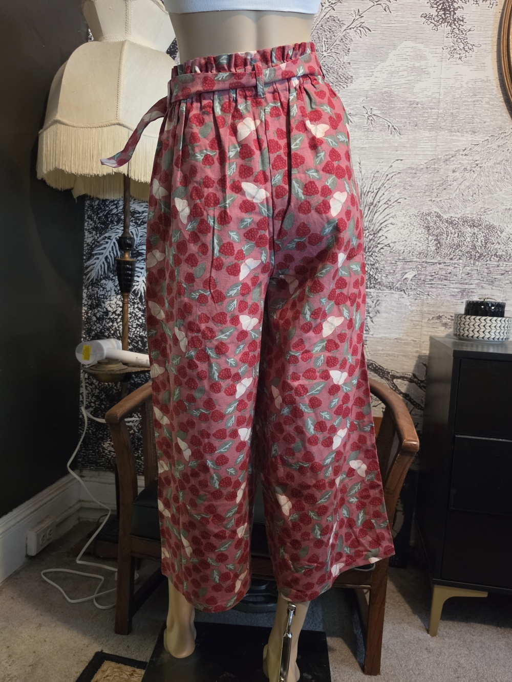 Princess Highway Raspberry High-Waisted Culottes - Picture 4 of 5